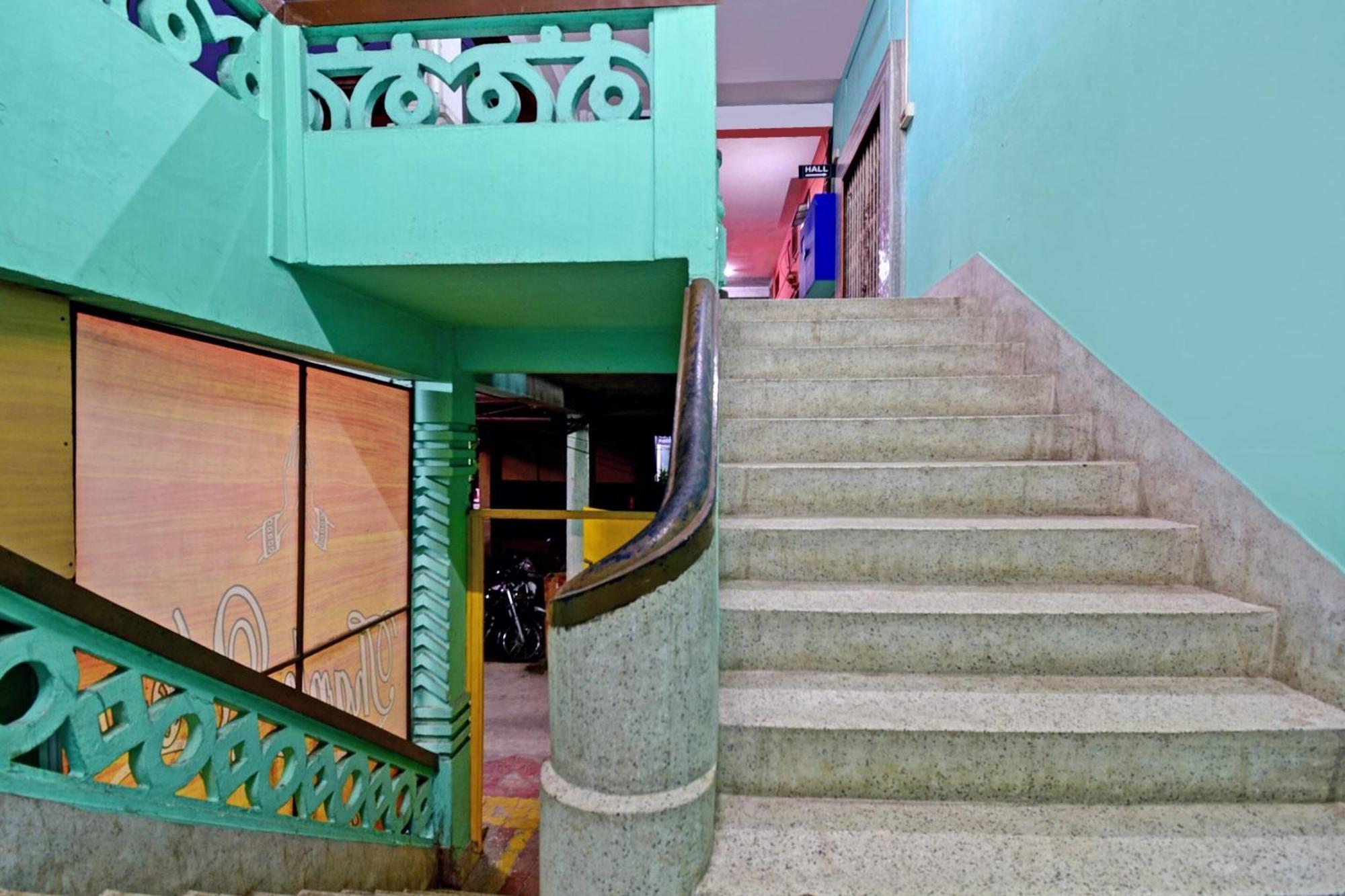 Oyo Flagship Thank You Lodge Nac Dispur Экстерьер фото
